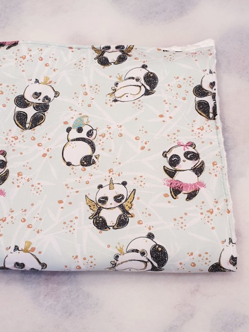 couette bébé mi saison ,plaid bébé, couverture d'appoint bébé ' Mes petits pandas dorés'