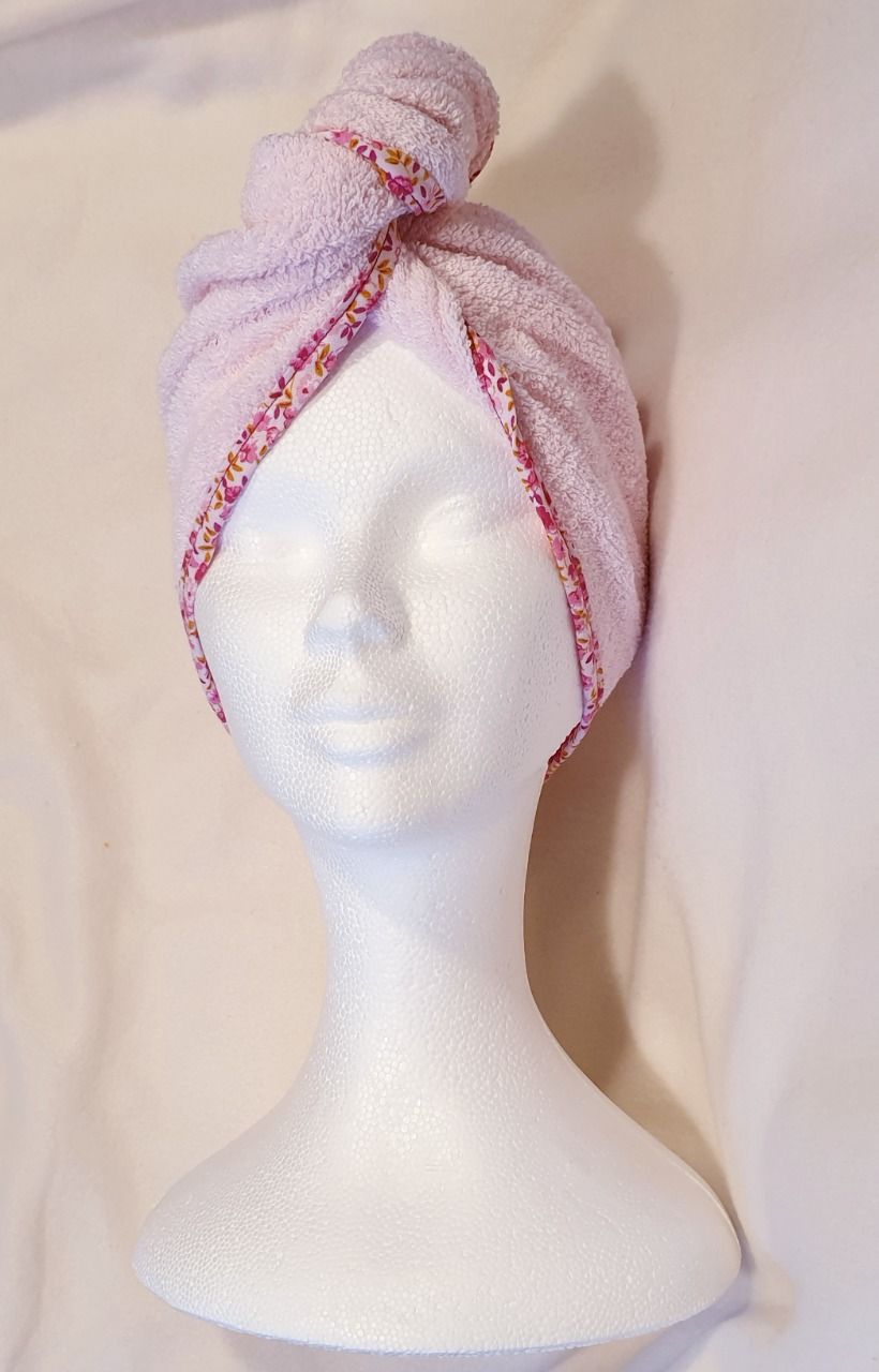 Serviette ou turban  pour cheveux en éponge rose
