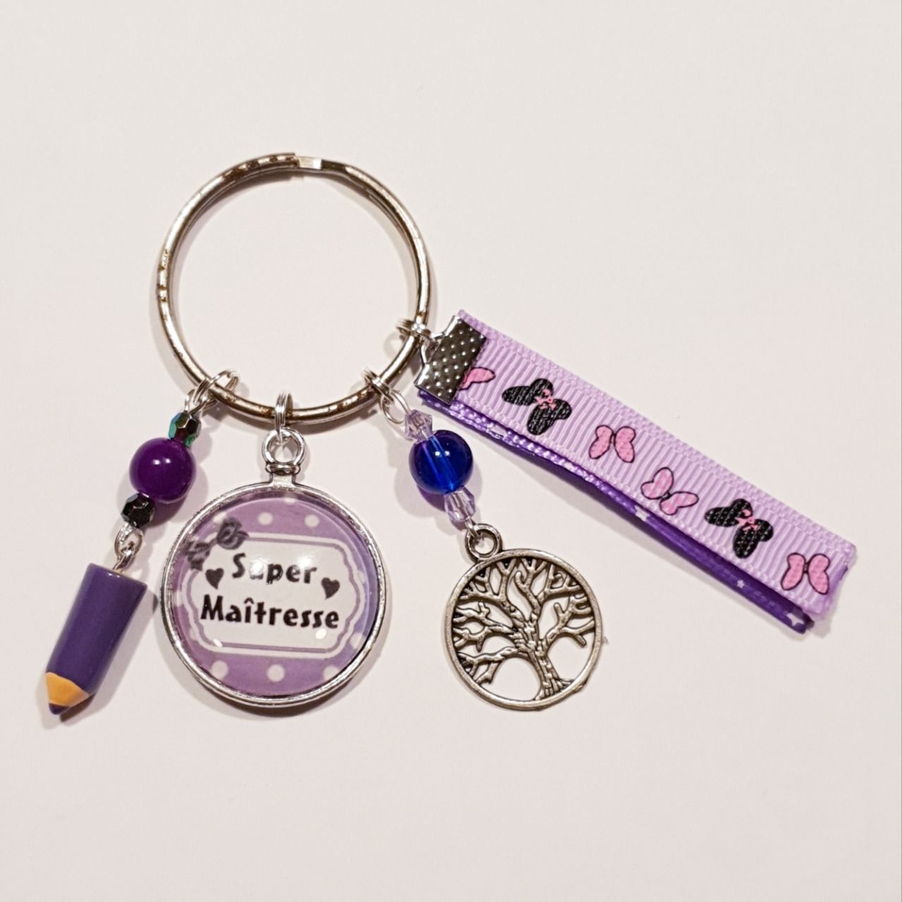 Porte clefs "Super maitresse " en violet