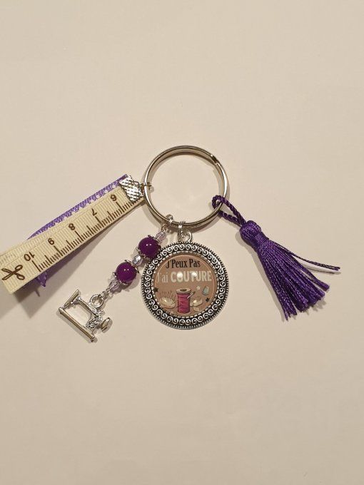Porte clefs, grigri 'couture' en violet