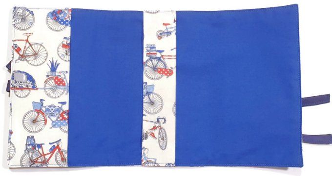 Protège livre pour roman , livre de poche " les bicyclettes bleu"