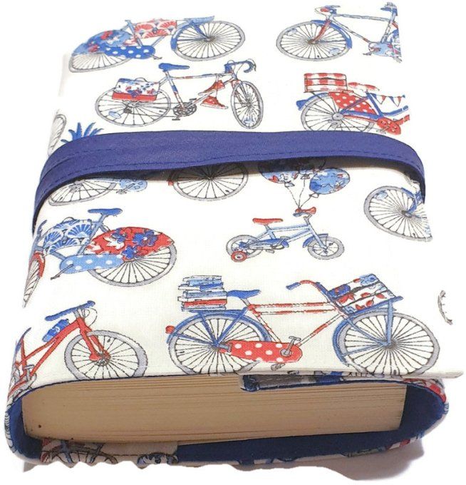 Protège livre pour roman , livre de poche " les bicyclettes bleu"