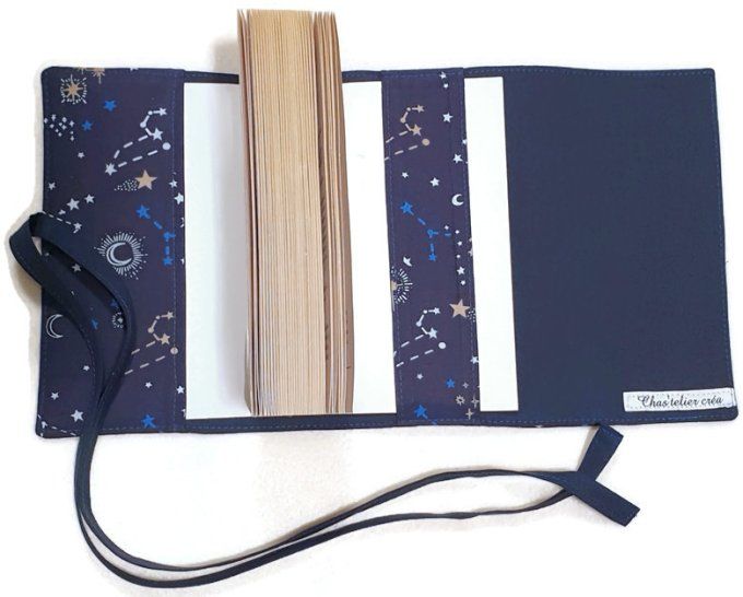 Couvre livre  pour roman et  livre de poche  "la constellation en bleu"
