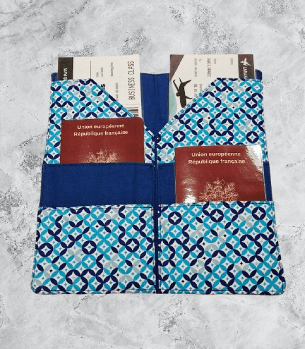 Pochette à passeport , organisateur de voyage en bleu et blanc