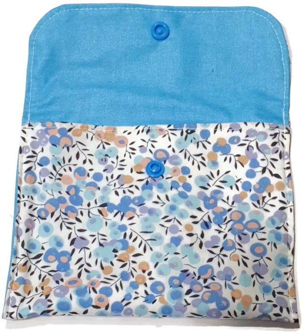 Pochette  et ses 5  lingettes lavables  "les fleurs bleus "