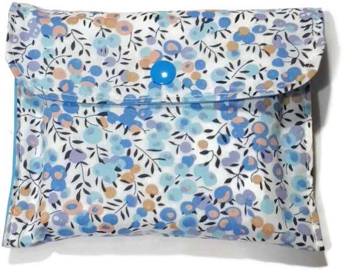 Pochette  et ses 5  lingettes lavables  "les fleurs bleus "