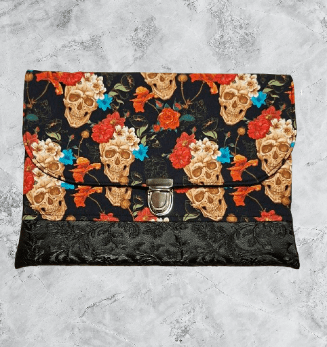 Pochette " les têtes de mort fleuries"