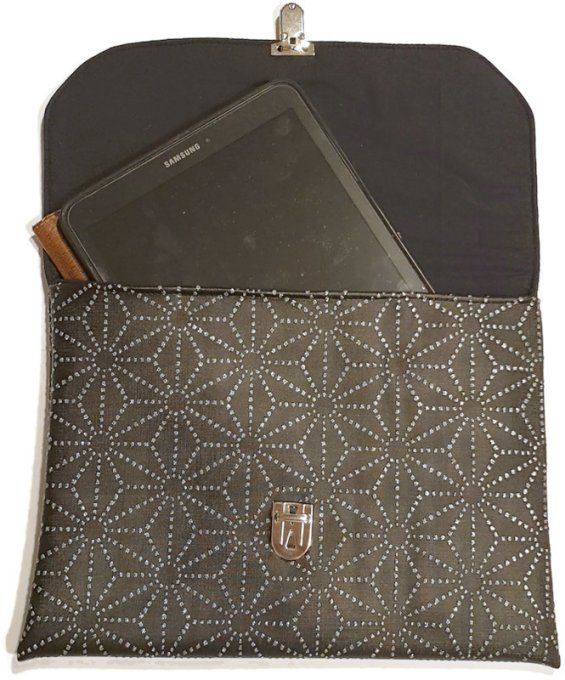 Pochette pour vos sorties en simili noir, fleurs géométrique argenté