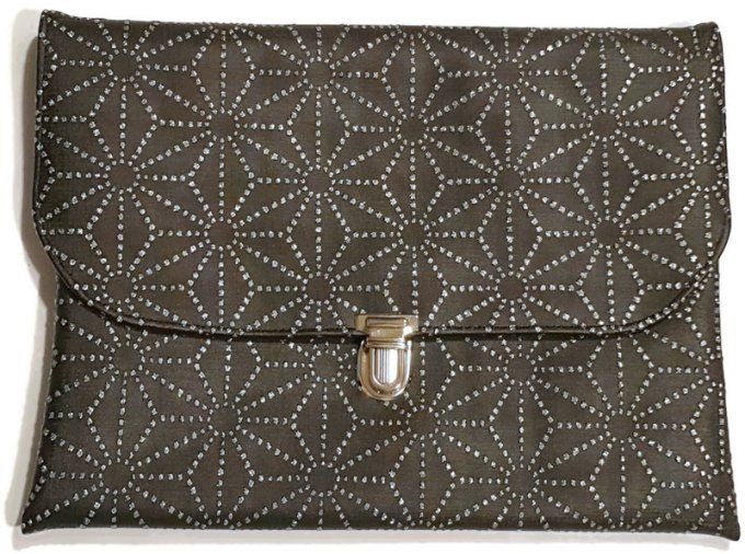 Pochette pour vos sorties en simili noir, fleurs géométrique argenté