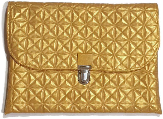 Pochette pour vos sorties en simili travaillé doré