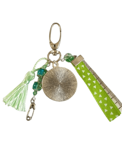 Porte clefs  "Mon nécessaire de couture" en vert