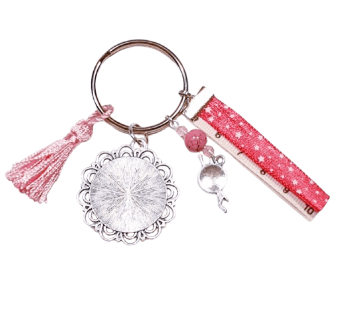 Porte clefs rose " le chat et ses pelotes de laine"