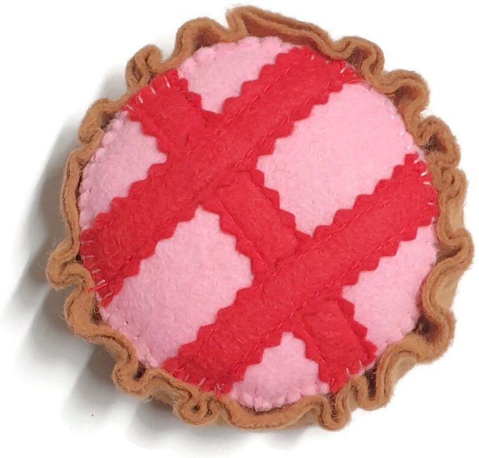 Tartelette à la framboise en feutrine pour jouer à la dînette