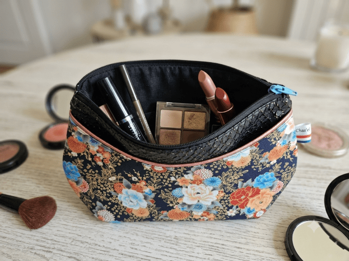 Trousse arrondie simili croco  noir