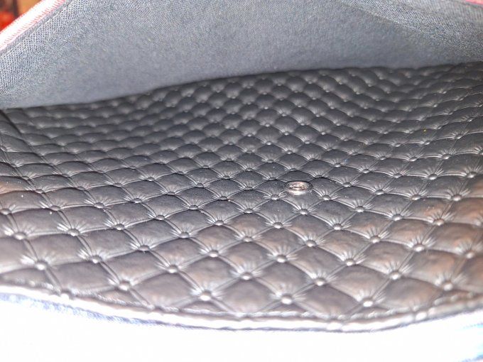 Trousse arrondie simili matelassé