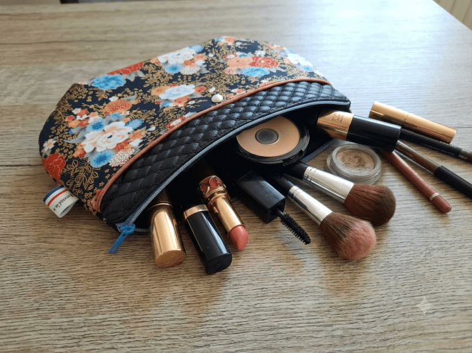 Trousse arrondie simili matelassé