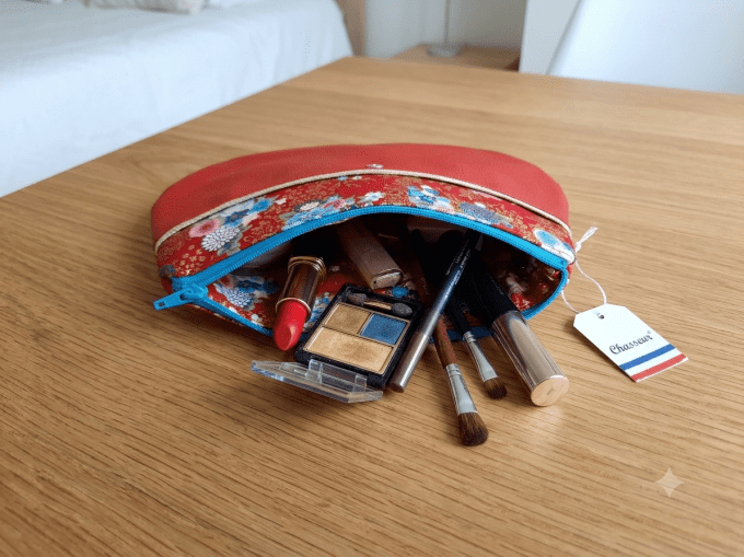 Trousse arrondie simili rouge