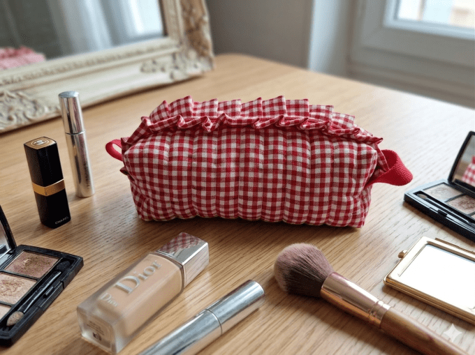 Trousse de maquillage , de toilette " Vichy rouge"