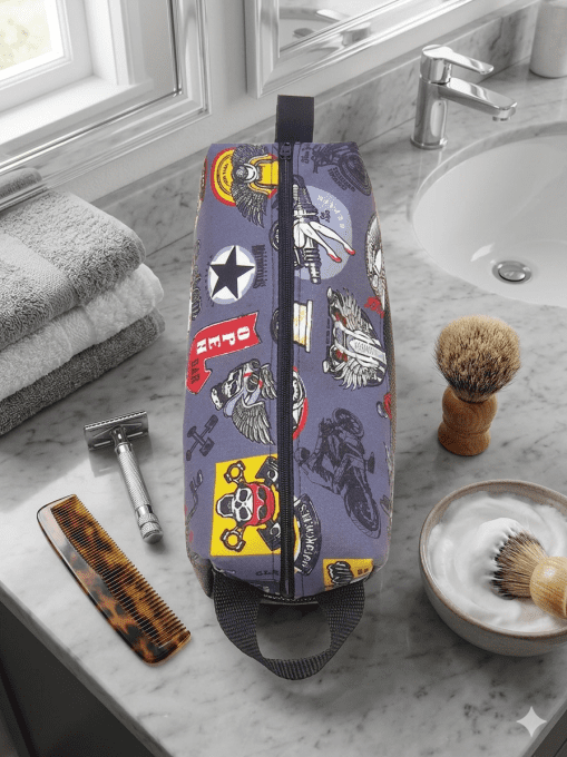 Trousse de toilette , de voyage "Les  motards en noir"