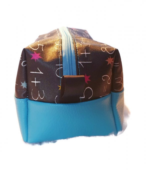 Trousse de toilette , trousse de voyage, trousse pour maitre ou maitresse 'les calculs en bleu '